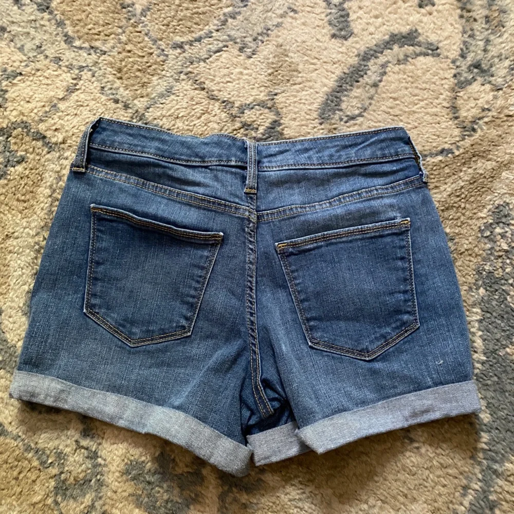 Universal thread cuff shorts - Picture 3 of 4